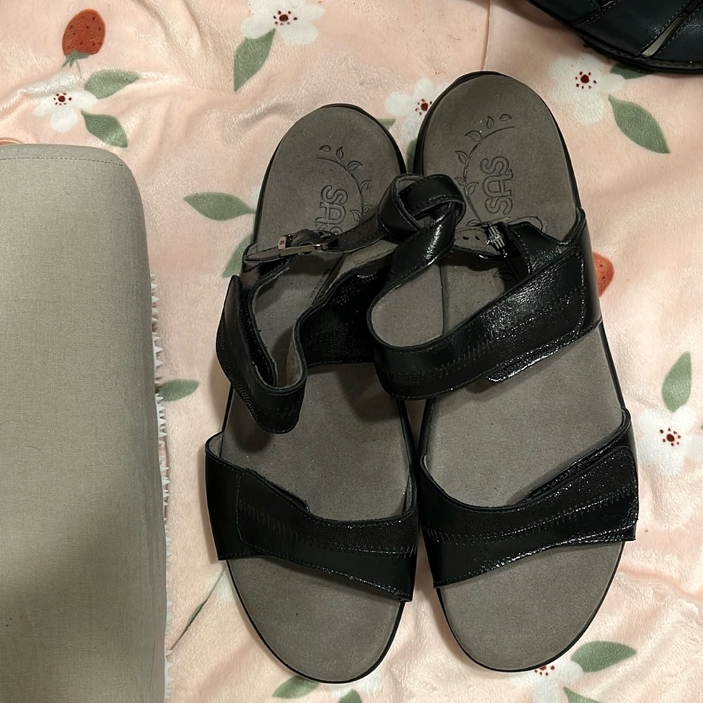 S.A.S NEW NO TAGS. Nice and comfort
